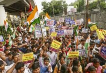 بھارت: 25 سال سے کم عمر 40 فیصد گریجویٹ بے روزگار، عظیم پریم جی یونیورسٹی کی تشویشناک رپورٹ